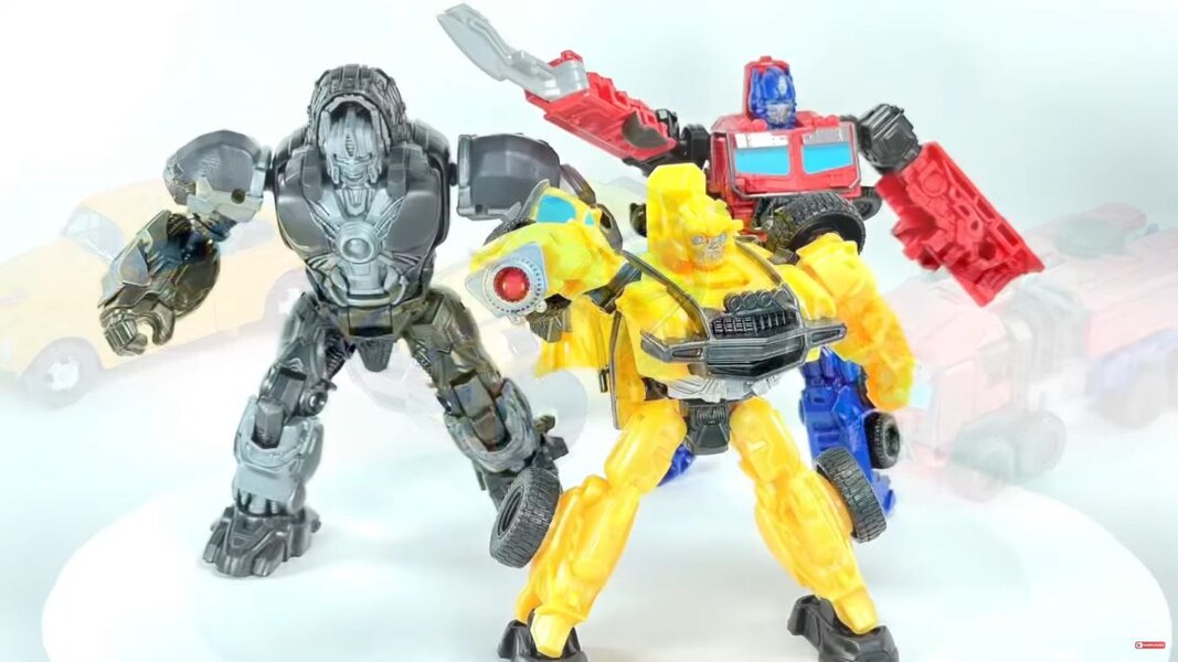 Transformers Rise Of The Beasts Offroad Bumblebee In Hand Image  (11 of 35)